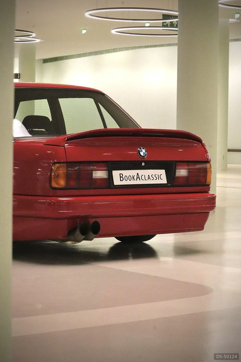 1989 BMW E30 in Barcelona 4