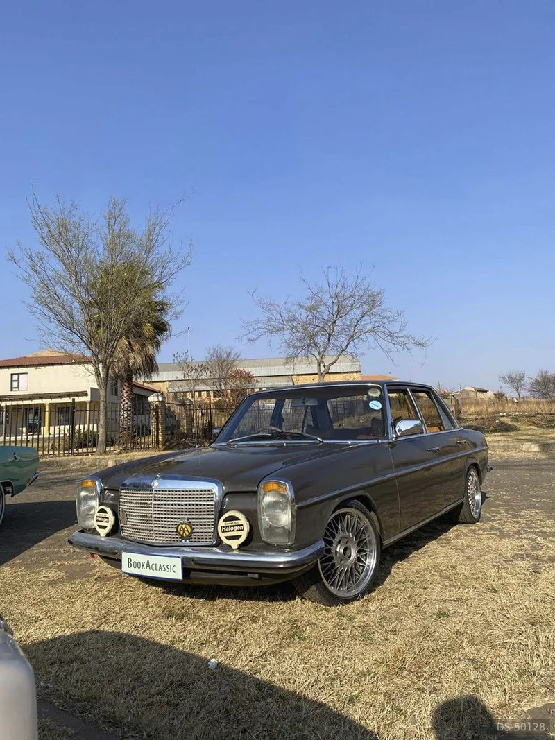 1968 Mercedes-Benz W114 240d in Soweto