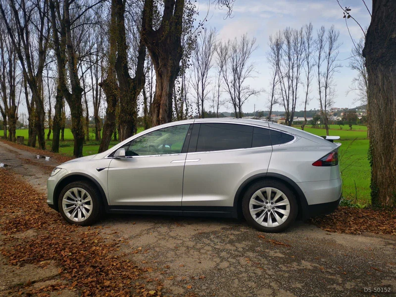 2017 Tesla Model X in Braga 5