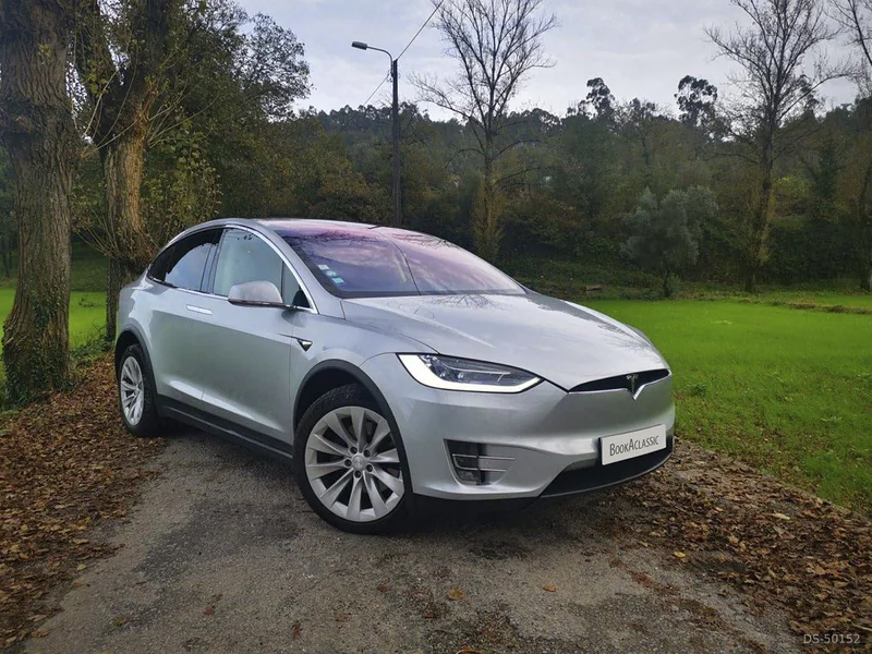 2017 Tesla Model X in Braga 4