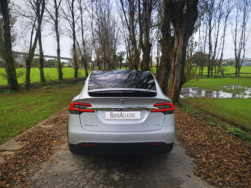 2017 Tesla Model X in Braga 6