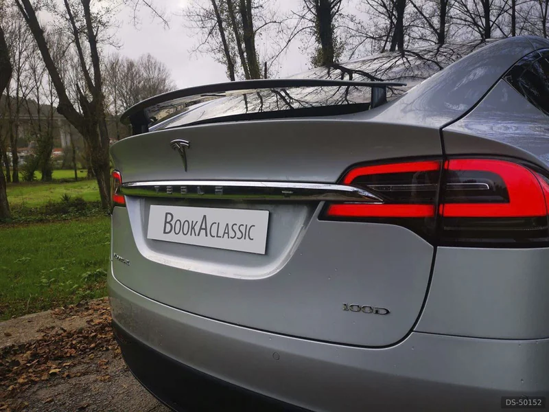 2017 Tesla Model X in Braga 7
