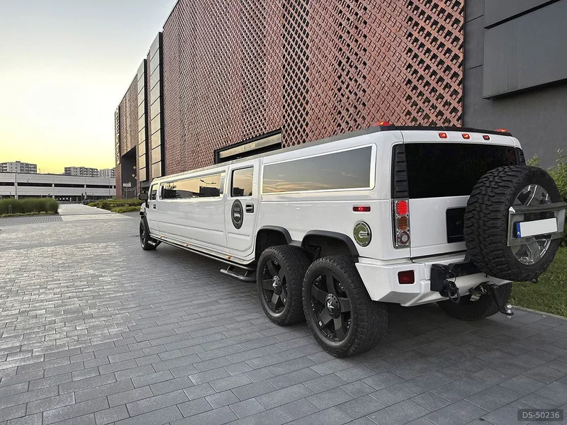 2012 Hummer H2 in Kraków 4