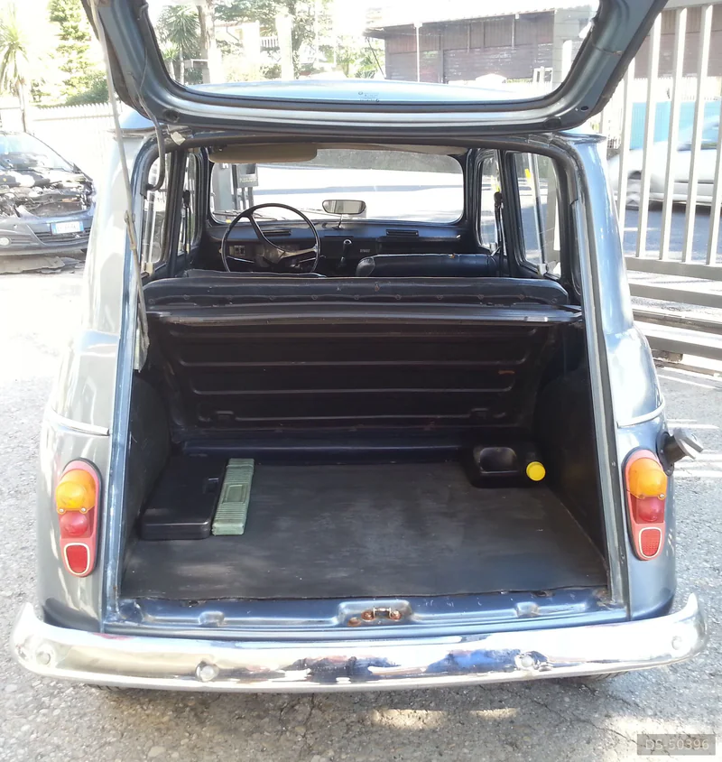1977 Renault R4 in Ariccia 4