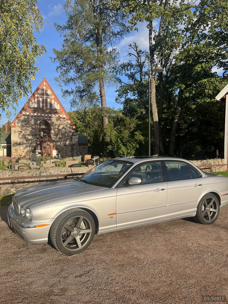 2004 Jaguar Xjr in Helsinki 5