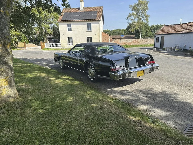 1975 Lincoln Continental in Burnham On Sea 6