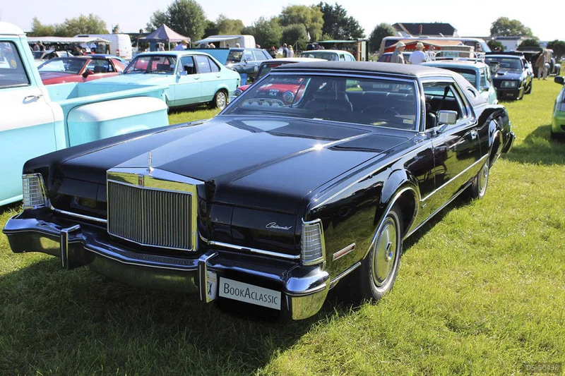 1975 Lincoln Continental in Burnham On Sea