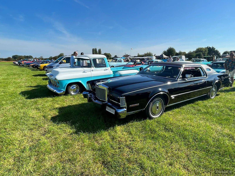 1975 Lincoln Continental in Burnham On Sea 4