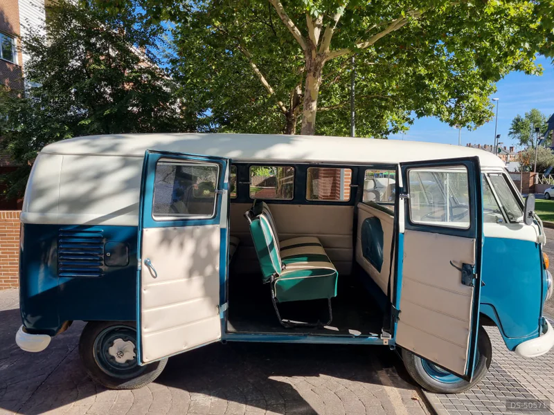 1957 Volkswagen T1 in Madrid 4