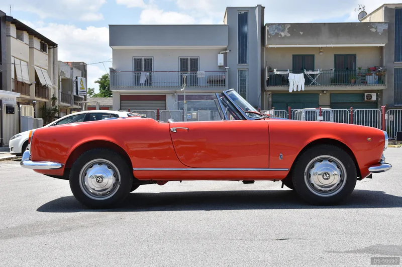 1961 Alfa Romeo Giulietta Spider in Napoli 3