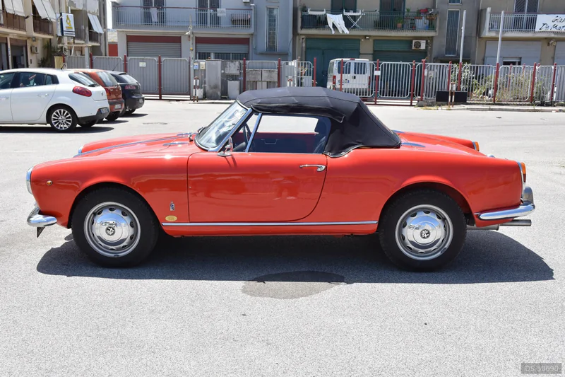 1961 Alfa Romeo Giulietta Spider in Napoli 4