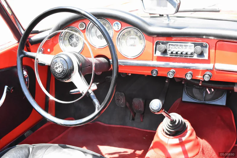 1961 Alfa Romeo Giulietta Spider in Napoli 6