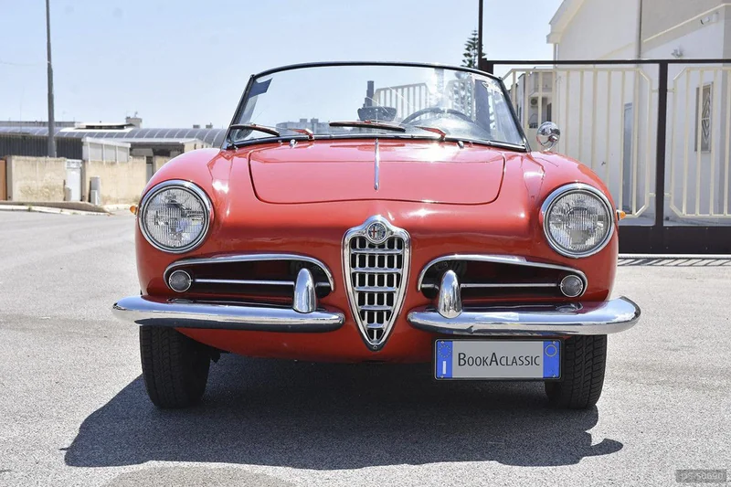 1961 Alfa Romeo Giulietta Spider in Napoli 7