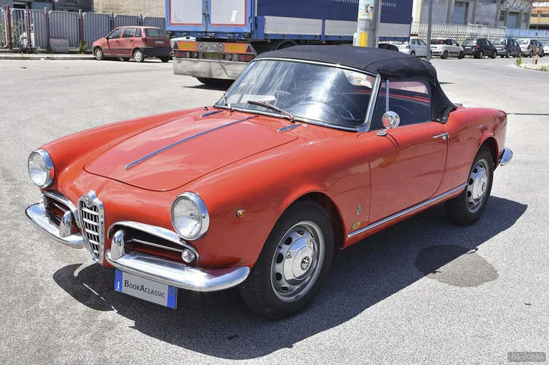 1961 Alfa Romeo Giulietta Spider in Napoli 5