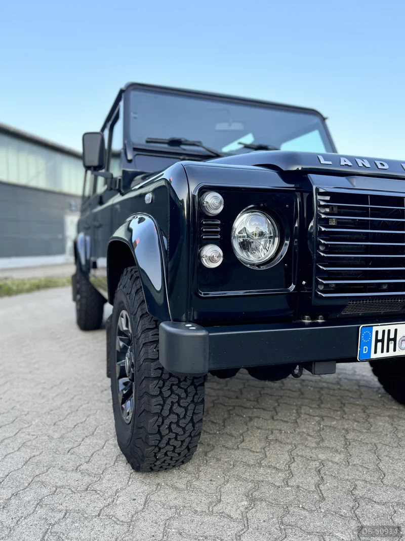 2011 Land Rover Defender in Hamburg 4