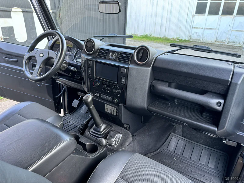 2011 Land Rover Defender in Hamburg 5