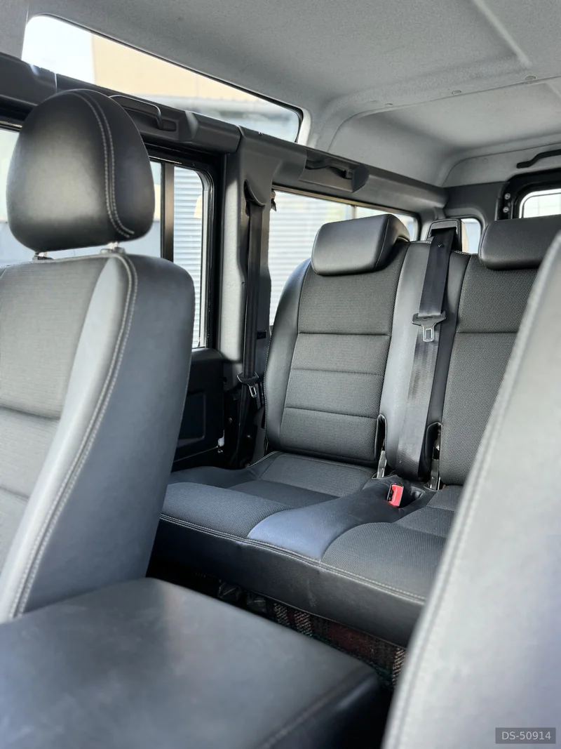 2011 Land Rover Defender in Hamburg 8