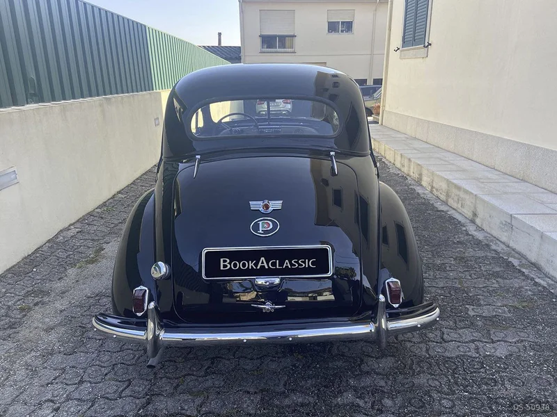1953 Morris Minor in Santa Maria De Lamas 4