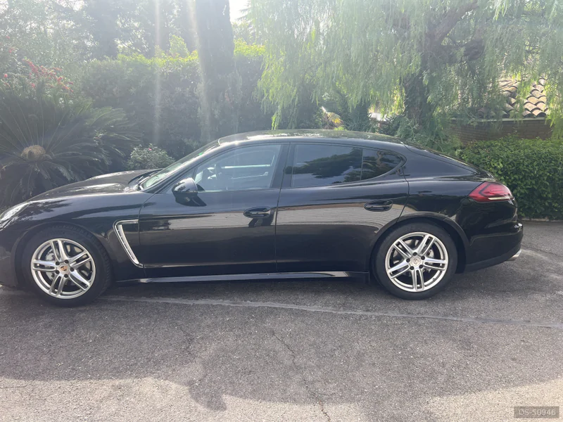 2015 Porsche Panamera 4s in Barcelona 2
