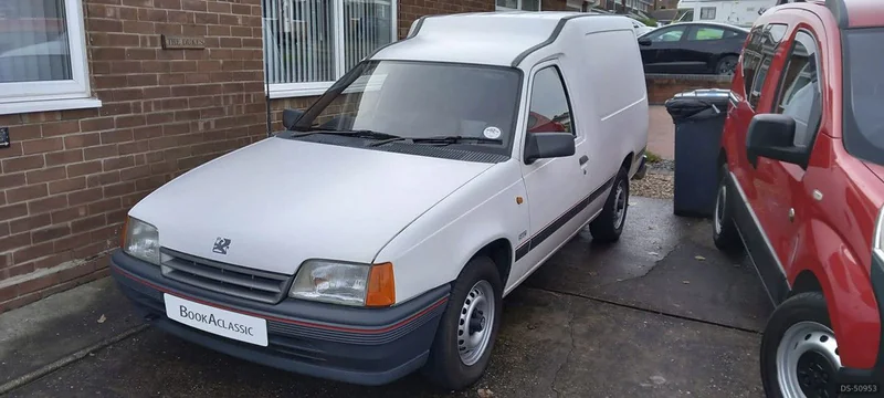 1990 Bedford Astramax in Derby