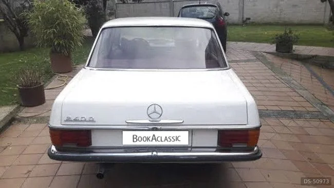 1975 Mercedes-Benz W114 in Vigo 3