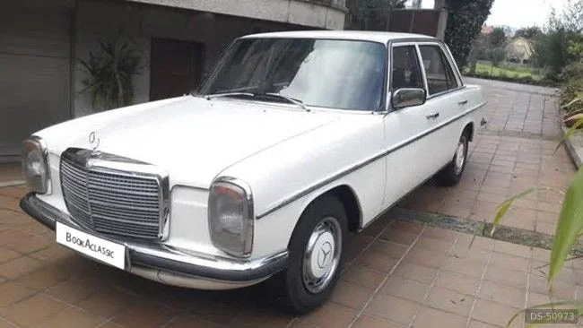 1975 Mercedes-Benz W114 in Vigo 2