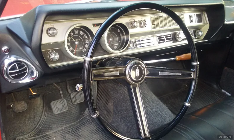 1967 Oldsmobile Cutlass Convertible in Sarria 8