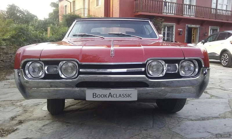 1967 Oldsmobile Cutlass Convertible in Sarria 5