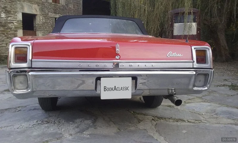 1967 Oldsmobile Cutlass Convertible in Sarria 7