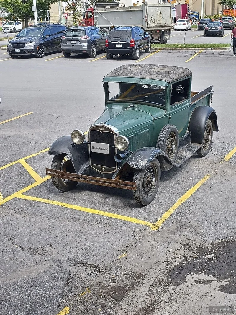 1931 Ford Model A Truck in Gatineau 6