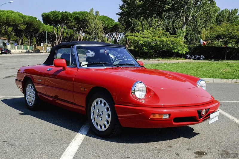 1992 Alfa Romeo Spider in Montepulciano 1