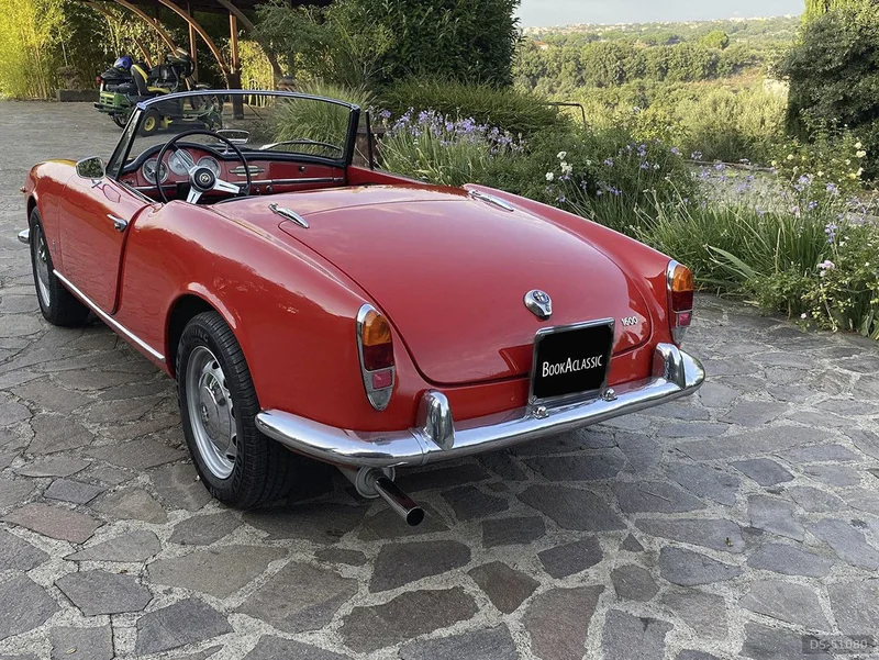 1963 Alfa Romeo Giulia Spider in Roma 3