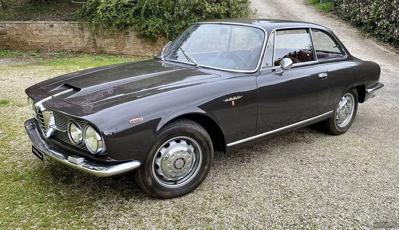 1967 Alfa Romeo 2600 Sprint in Roma 6