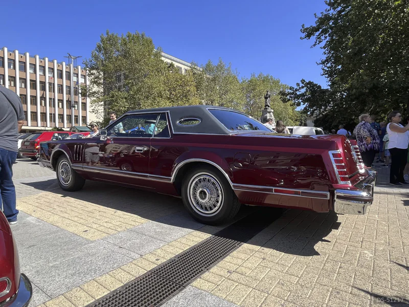 1977 Lincoln Continental in Sofia 4