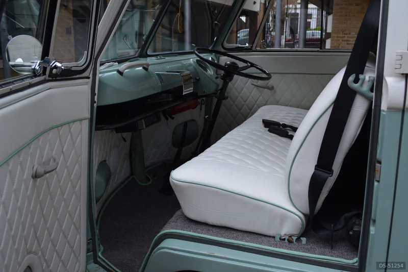 1961 Volkswagen Splitscreen Camper Van in London 4