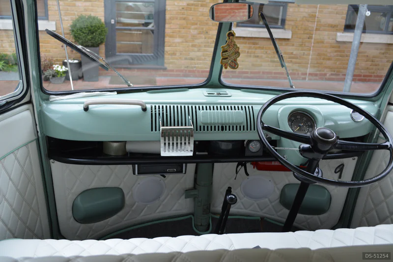 1961 Volkswagen Splitscreen Camper Van in London 5