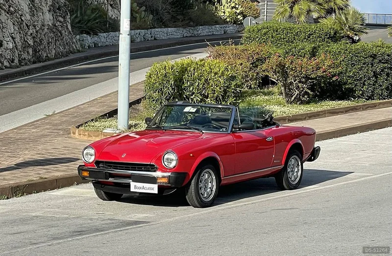 1982 Fiat 124 Spider Europa in Catania 2
