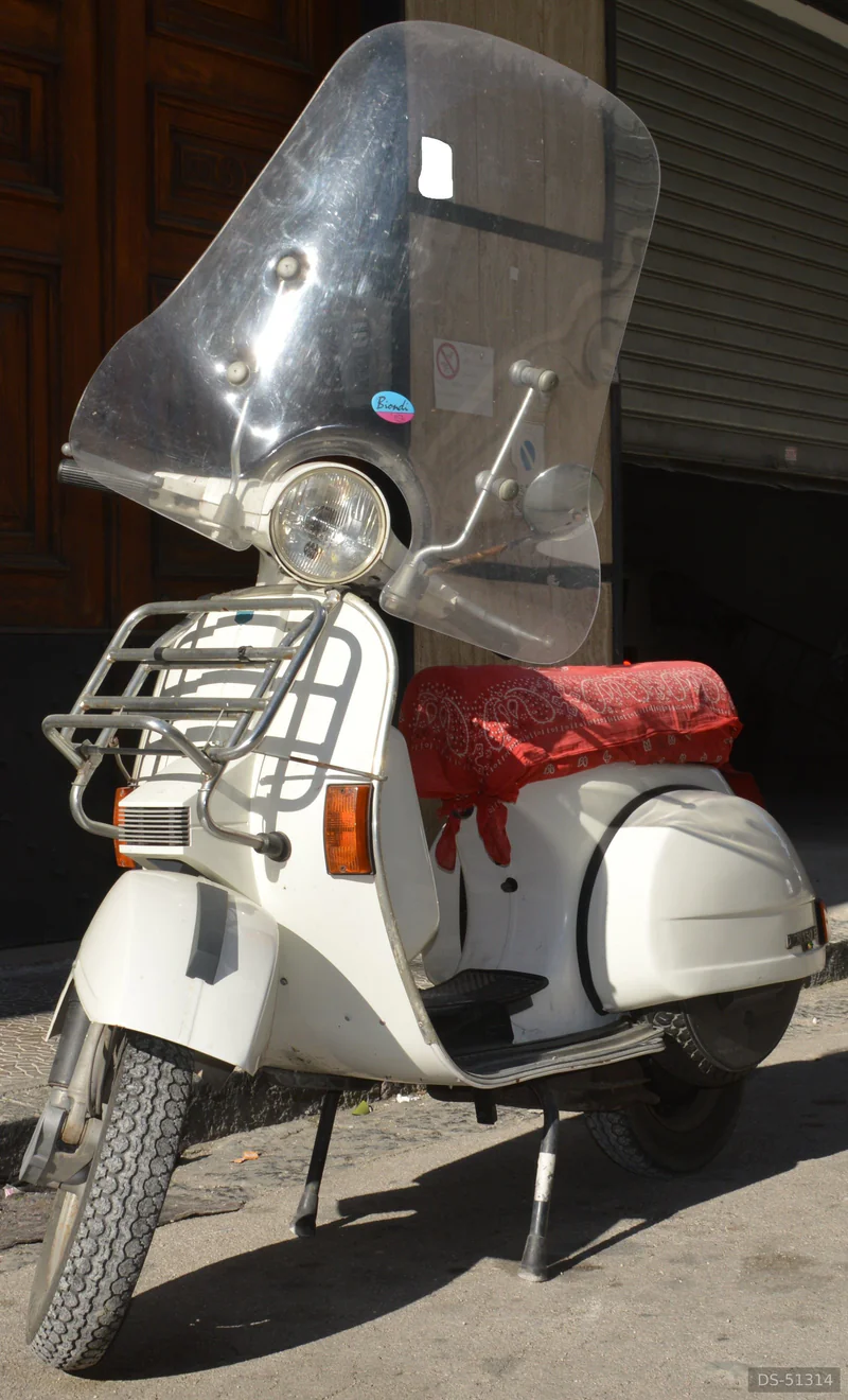 1984 Piaggio Vespa in Napoli 9