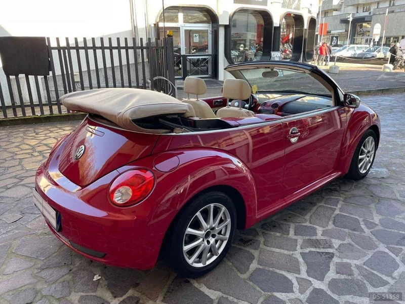 2007 Volkswagen New Beetle in Alba 3