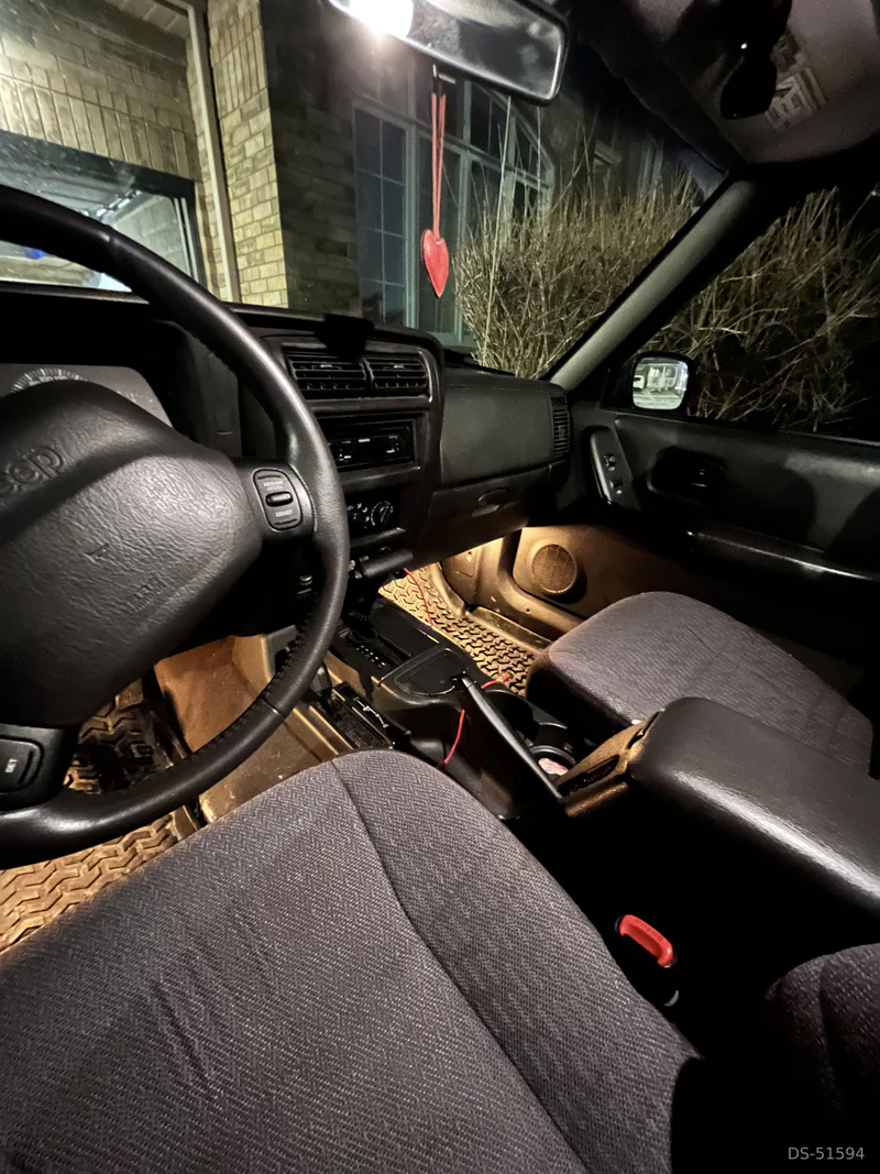 2000 Jeep Cherokee in Woodbridge 6