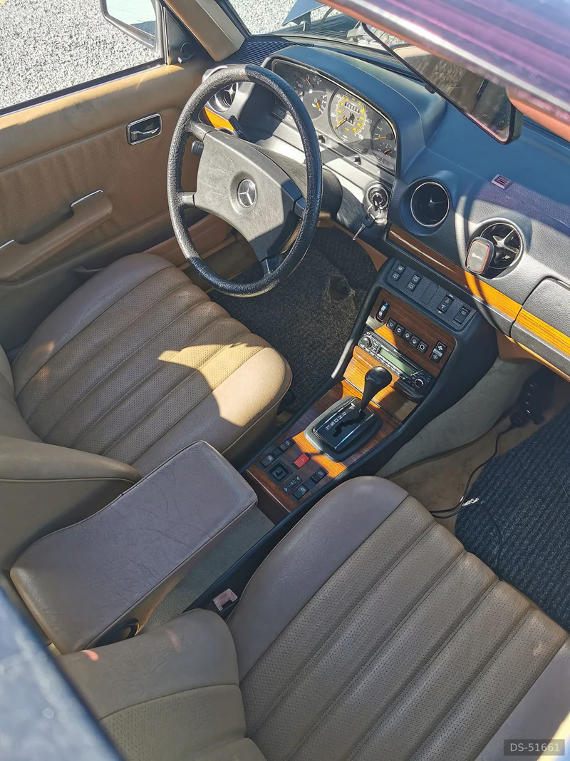 1984 Mercedes-Benz W123 T in Herk-de-stad 4