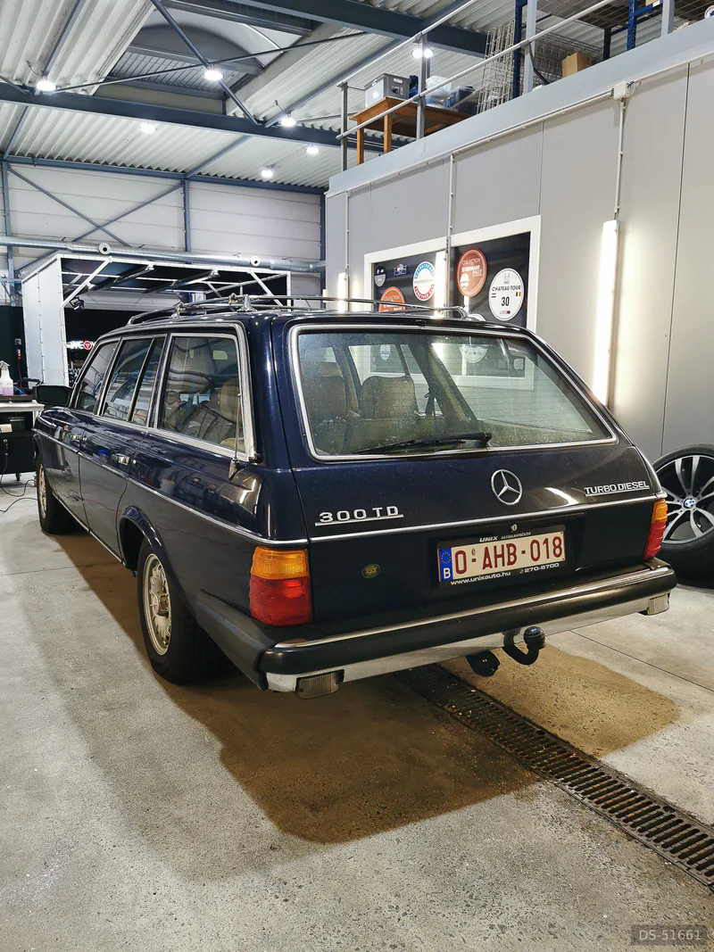 1984 Mercedes-Benz W123 T in Herk-de-stad 6