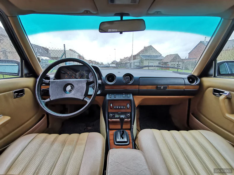 1984 Mercedes-Benz W123 T in Herk-de-stad 9