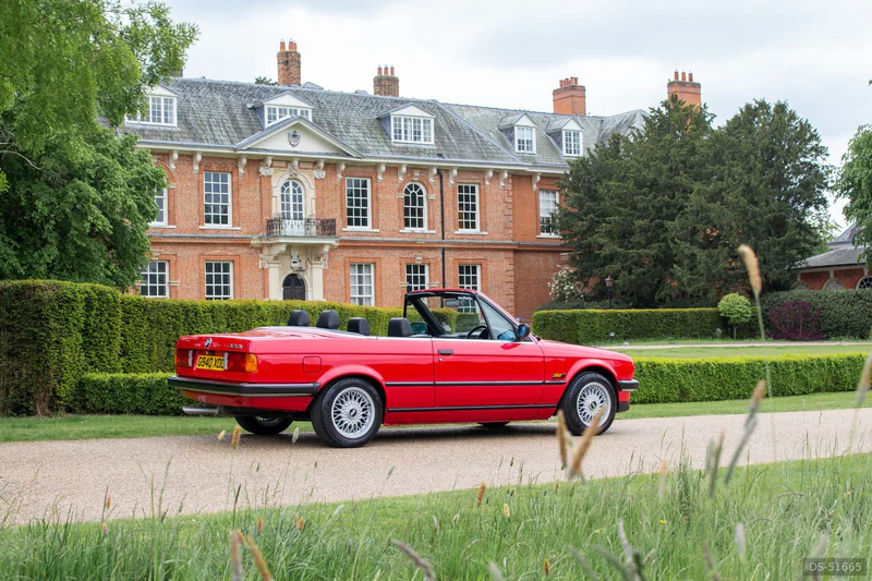 1989 BMW E30 320i in Knebworth 3