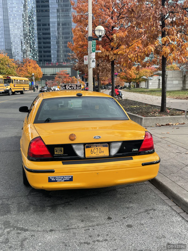 2011 Ford Crown Victoria Taxi Fleet Package LWB in Toronto 5
