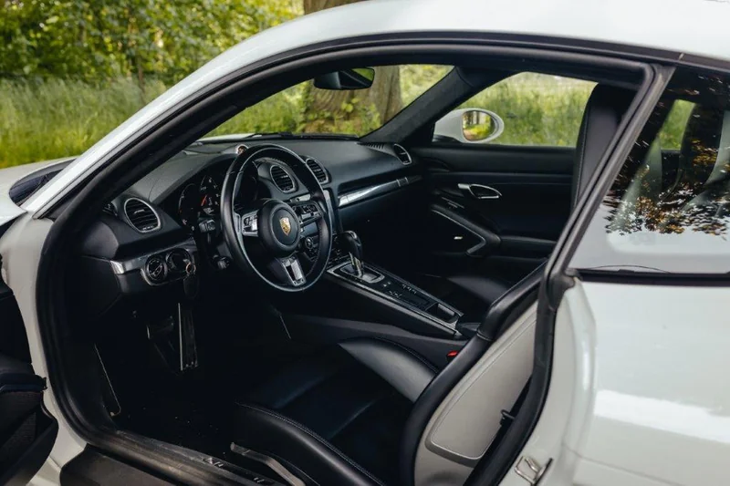 2021 Porsche Cayman Gts 4.0 in Villers-perwin 10