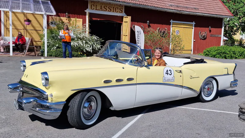 1956 Buick Special Convertible in Veikkola 4
