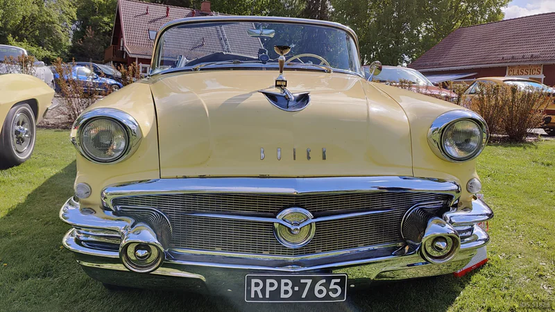 1956 Buick Special Convertible in Veikkola 6