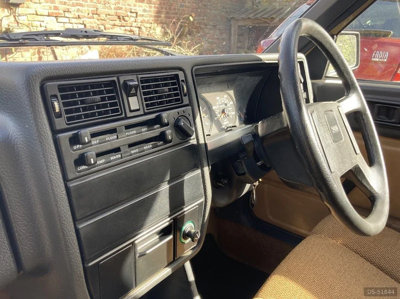 1984 Volvo 340 Dl in London 2