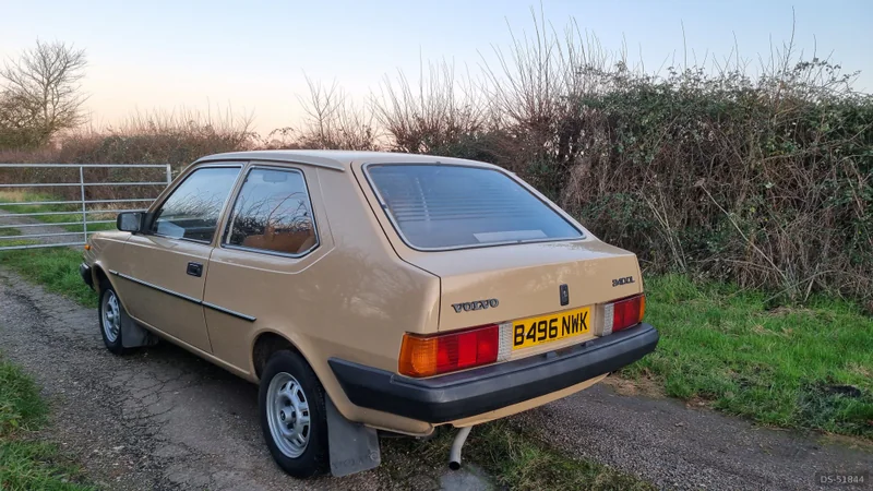 1984 Volvo 340 Dl in London 4